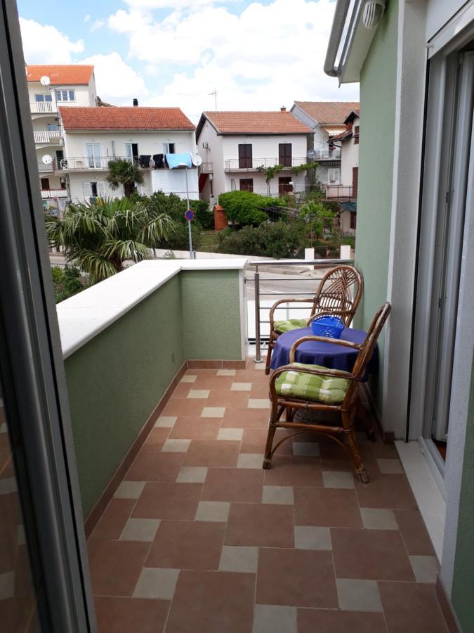 -Villa Sjor -Primosten-Apartmani- Has 2 Large Apartments And 2 Smaller Ones -Primosten Lokvice 6 Dış mekan fotoğraf