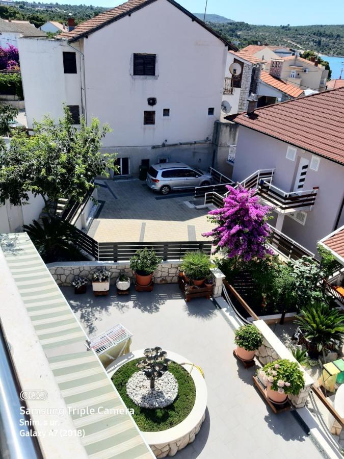 -Villa Sjor -Primosten-Apartmani- Has 2 Large Apartments And 2 Smaller Ones -Primosten Lokvice 6 Dış mekan fotoğraf