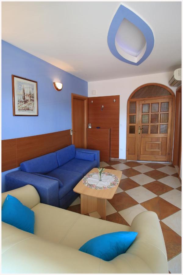 -Villa Sjor -Primosten-Apartmani- Has 2 Large Apartments And 2 Smaller Ones -Primosten Lokvice 6 Dış mekan fotoğraf