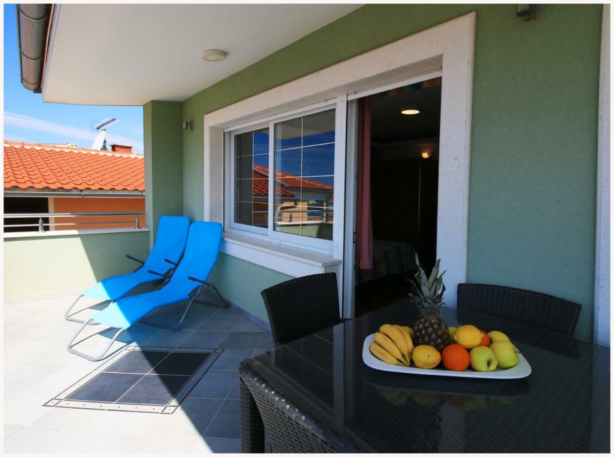 -Villa Sjor -Primosten-Apartmani- Has 2 Large Apartments And 2 Smaller Ones -Primosten Lokvice 6 Dış mekan fotoğraf