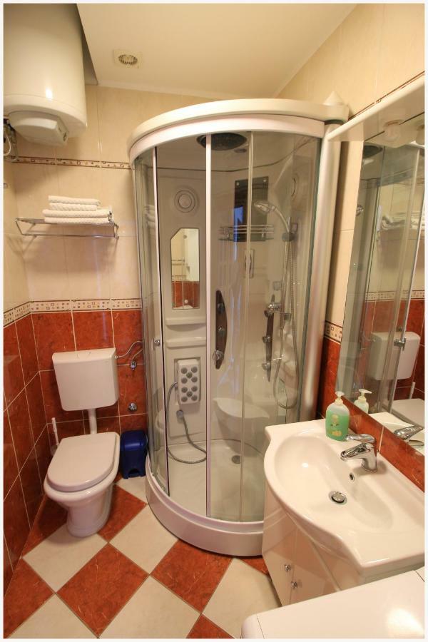 -Villa Sjor -Primosten-Apartmani- Has 2 Large Apartments And 2 Smaller Ones -Primosten Lokvice 6 Dış mekan fotoğraf