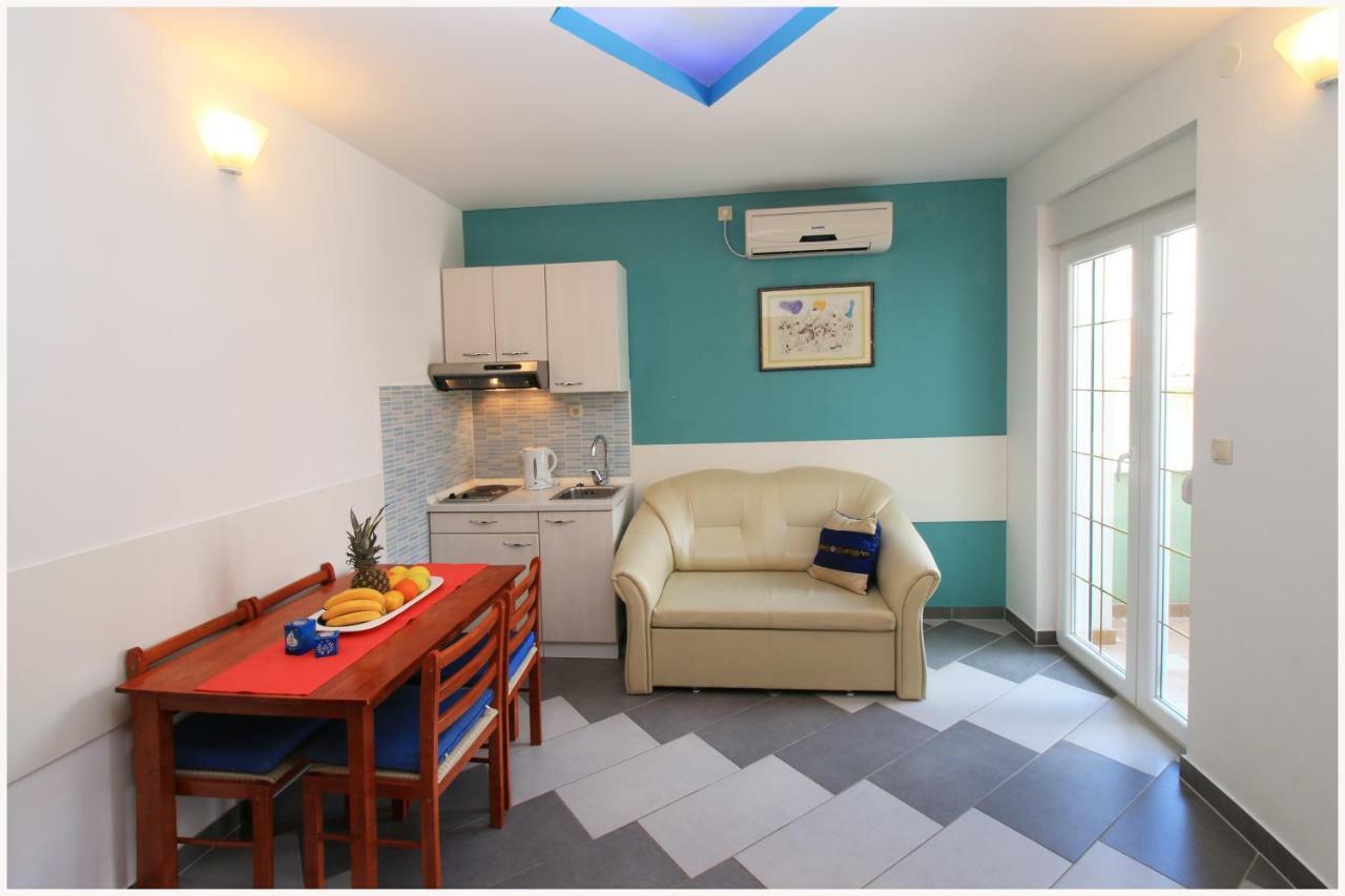 -Villa Sjor -Primosten-Apartmani- Has 2 Large Apartments And 2 Smaller Ones -Primosten Lokvice 6 Dış mekan fotoğraf
