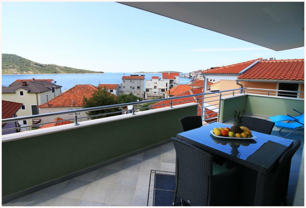 -Villa Sjor -Primosten-Apartmani- Has 2 Large Apartments And 2 Smaller Ones -Primosten Lokvice 6 Dış mekan fotoğraf